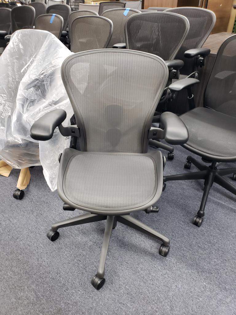68271.jpg Herman Miller Remastered Aeron Size B image 1