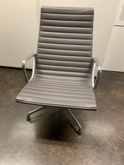 68554.jpg Herman Miller Eames Lounge Chairs image 1